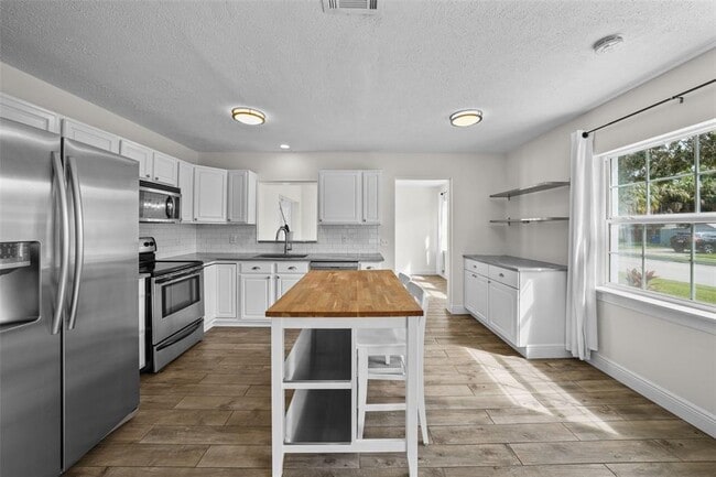 Building Photo - 281 38th Ave NE