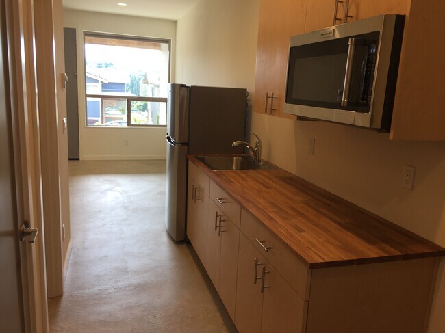 Kitchen doesn’t come with cooktop - 4754 23rd Ave SW