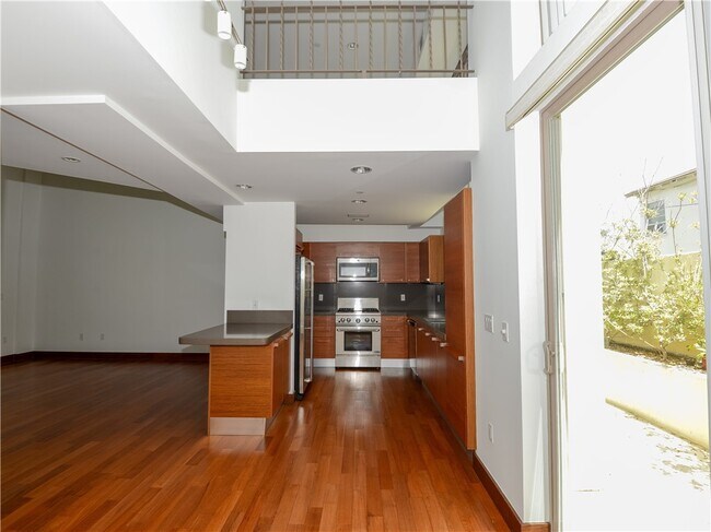 Building Photo - 1243 Franklin St