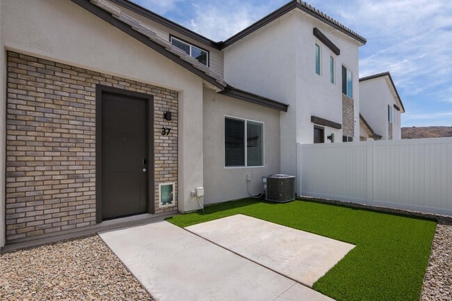 Building Photo - Corsica Villas at 20th Street
