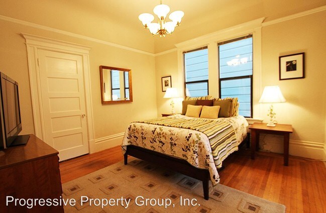 Building Photo - 2 br, 1.5 bath House - 1232 7th Avenue