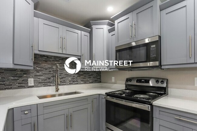 Building Photo - 4 Bedroom Pet-Friendly Home in TAMPA, FL with Main Street Renewal