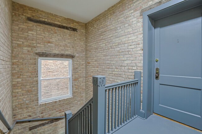 Foto del edificio - 4413 W Montrose Ave