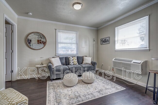 Foto del edificio - 3147 Parkdale Rd