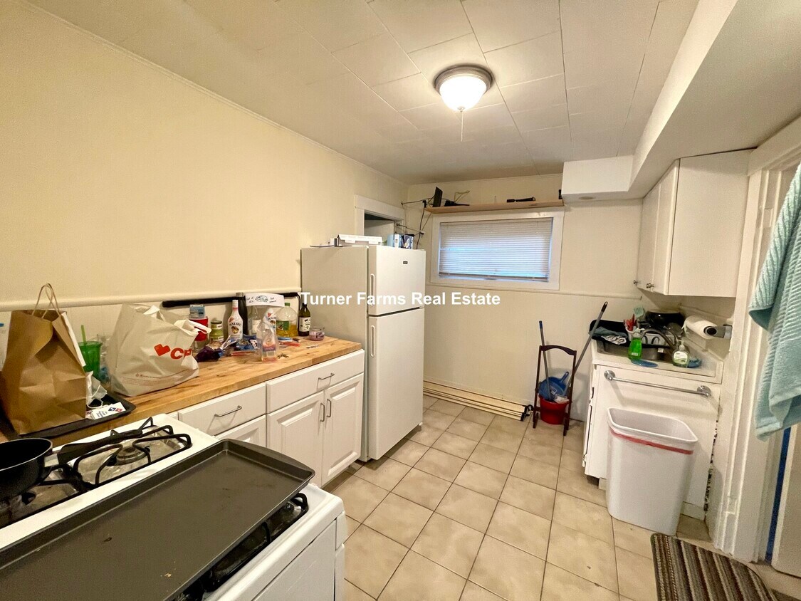Primary Photo - 19 Bay St