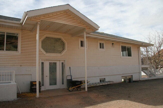 Foto del edificio - N202 Gemstone Properties Studio Apartment *Utilities Included*