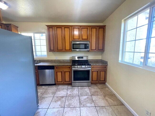 Foto del edificio - ~Berkeley School District~ Single Family Home - Huge Backyard!