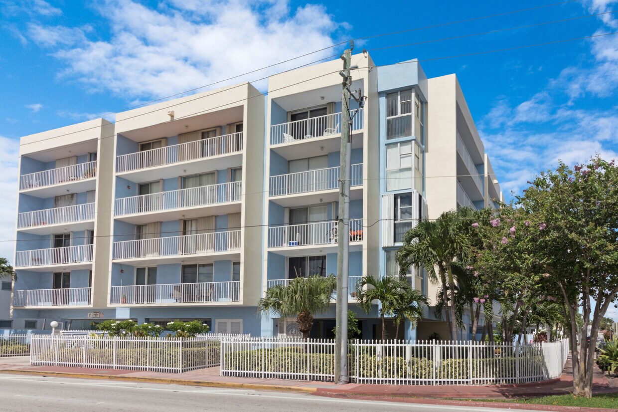 Foto principal - 8340 Harding Ave