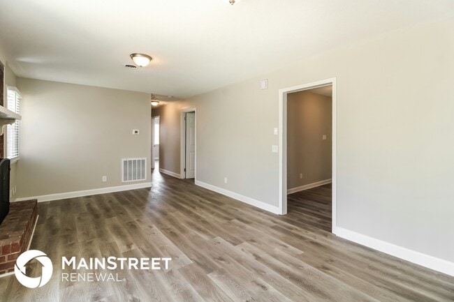 Building Photo - 2628 White Oak Dr