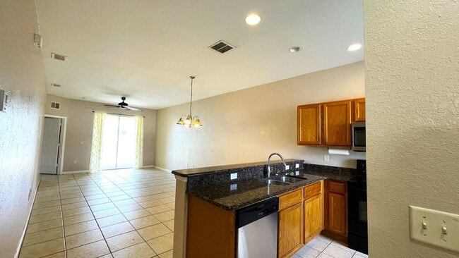 Building Photo - 506 Parsley Ct