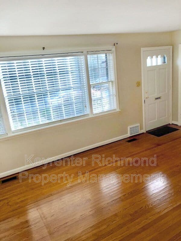 Building Photo - 4507 Stonewall Ave