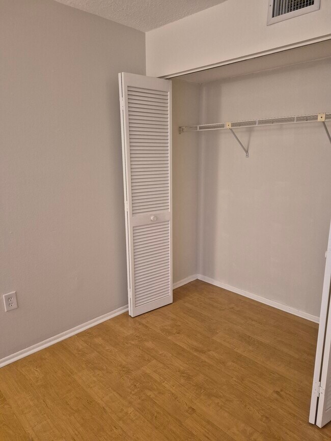 Foto del edificio - 5745 Summerside Ln