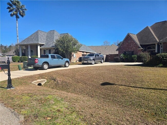 Foto del edificio - 361 Autumn Lakes Rd