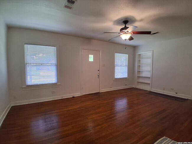 Foto del edificio - 315 W Ridgewood Ct