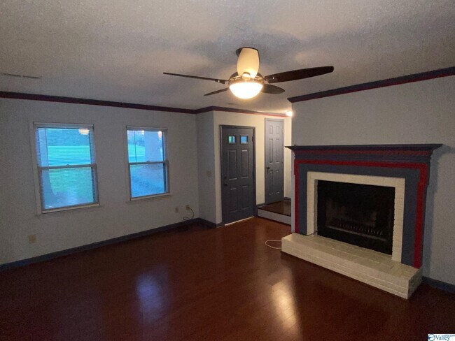 Building Photo - 611 Maysville Rd NE