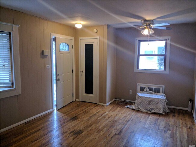 Building Photo - 49 Gardner Ave