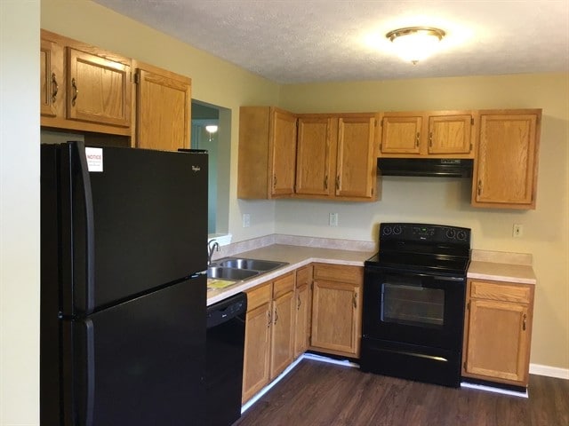 Building Photo - 19 Pond Ln