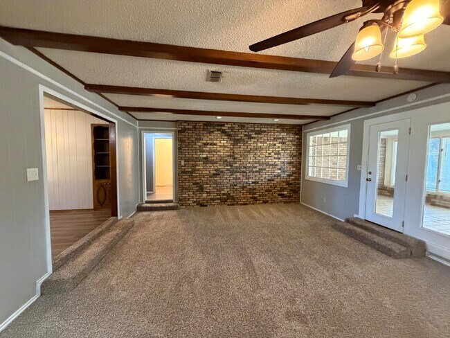 Foto del edificio - Spacious Home Across the Street from Leftwich Park & Next Block From The Elementary!