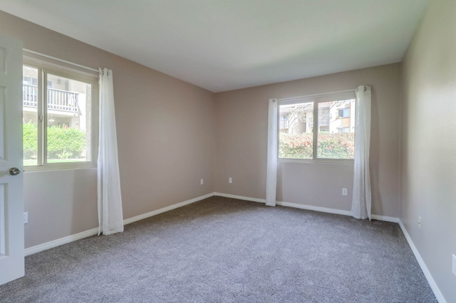 Building Photo - 2950 Alta View Dr