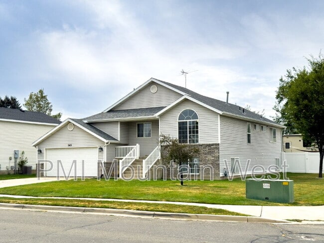 Building Photo - 2419 1850 N St