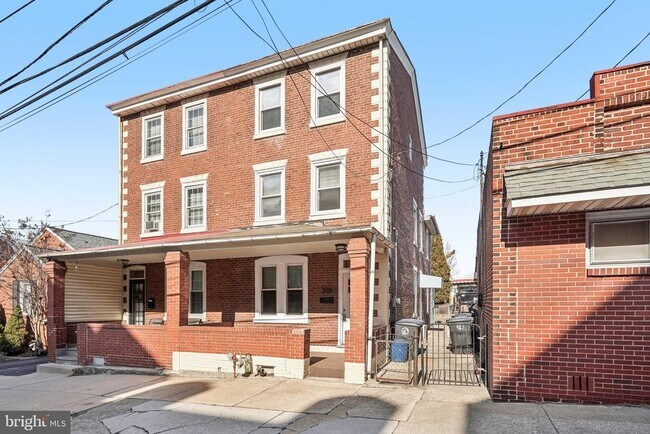 Building Photo - 309 W Elm St
