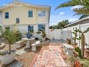 Building Photo - 13535 Boca Ciega Ave