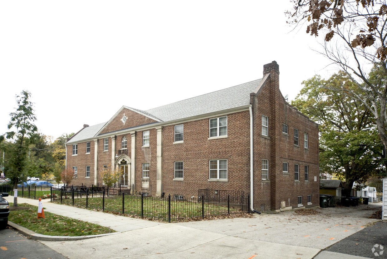 Primary Photo - 1800 Shepherd St NE