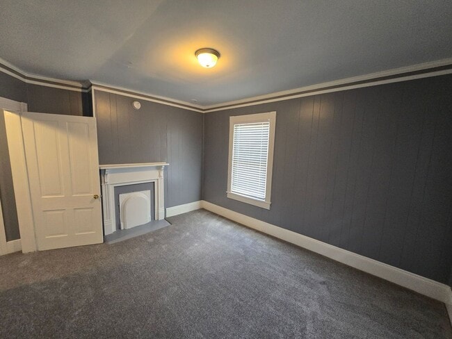 Building Photo - REMODELED 2 bedroom townhouse