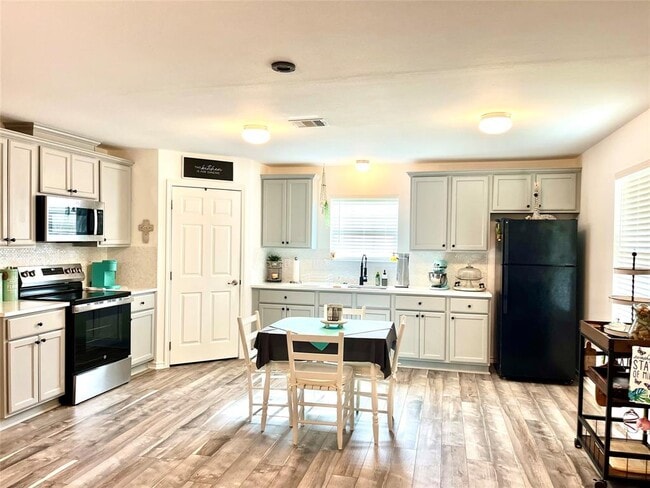 Building Photo - 4810 Pecan Ln