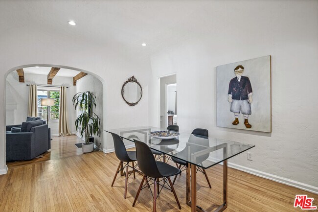 Foto del edificio - 833 N Harper Ave