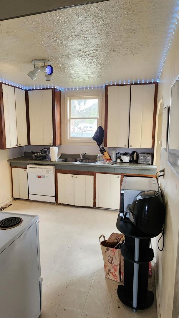 Foto del edificio - Sunnyland 5BR Near Trader Joe's – Walk to Schools, Private Yard, Pet Friendly | Pre-Leasing Aug 2026