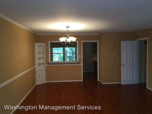 Building Photo - 24 Carriage House Cir