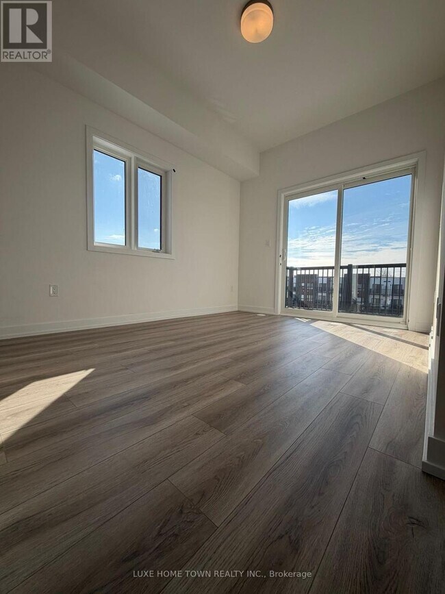 Building Photo - 25 Palace St