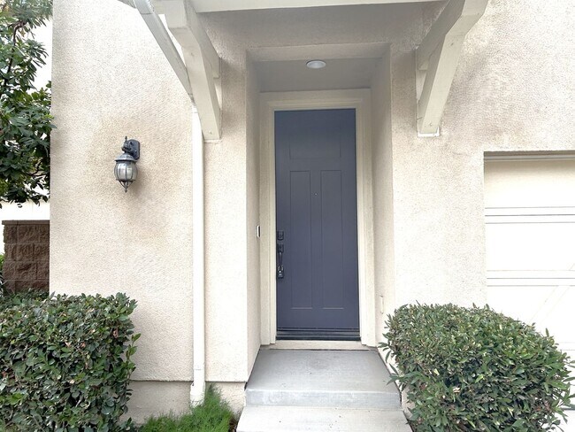 Building Photo - POWELL WAY UNIT 104 CORONA 92883  (3 BED / 2.5 BATH)