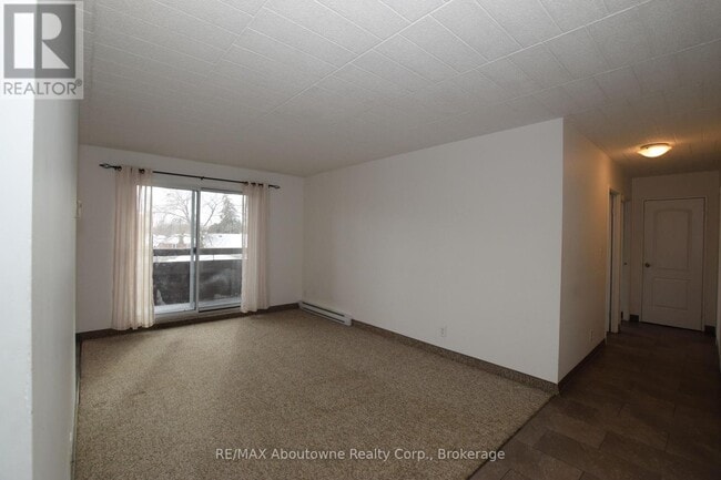 Photo du bâtiment - 36 Freeborn Ave