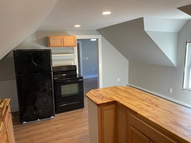Building Photo - 51 Grove St
