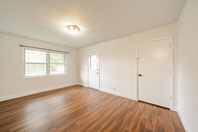 Foto del edificio - 7847 Southfield Dr