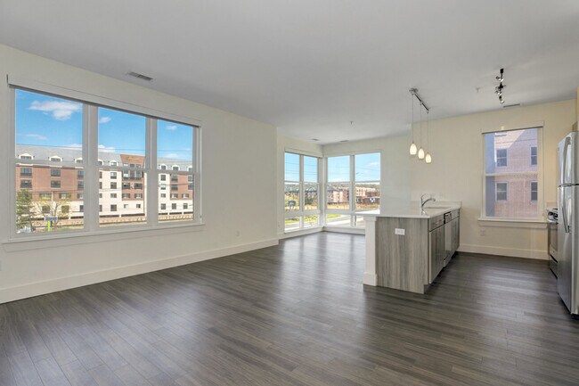 Interior Photo - Vivian