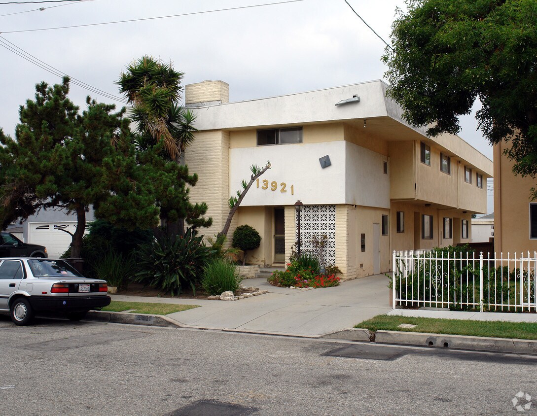 Primary Photo - 13921 Hawthorne Way