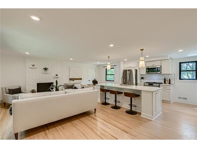 Foto del edificio - 6232 Parnell Ave