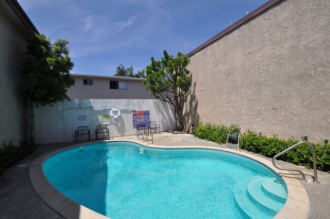 Foto del edificio - 6115 Whitsett Ave