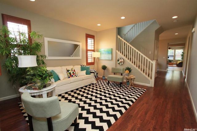 Building Photo - Beautiful 5 Bedroom, 3 Bath Mountain House...