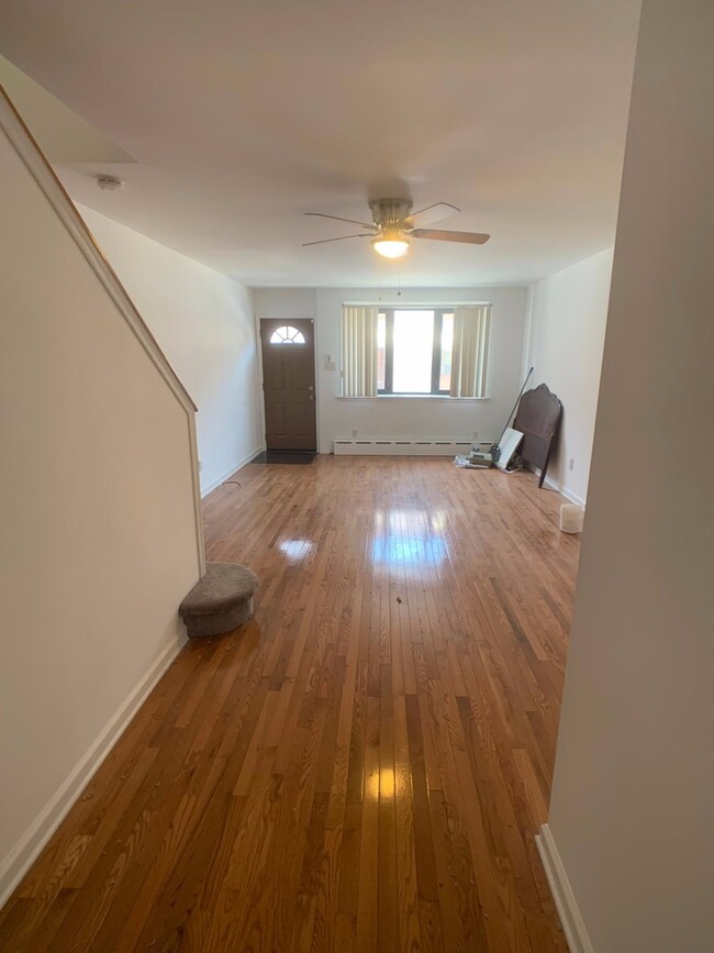 Building Photo - Modern 3 Bedroom, 1.5 Bath Passyunk Square...