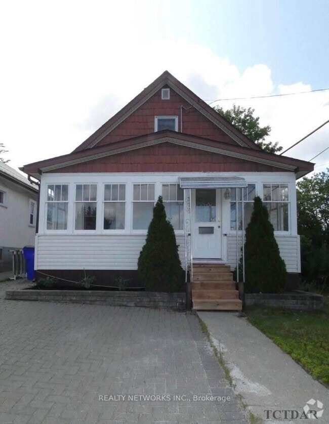 Building Photo - 375 Murdock Ave