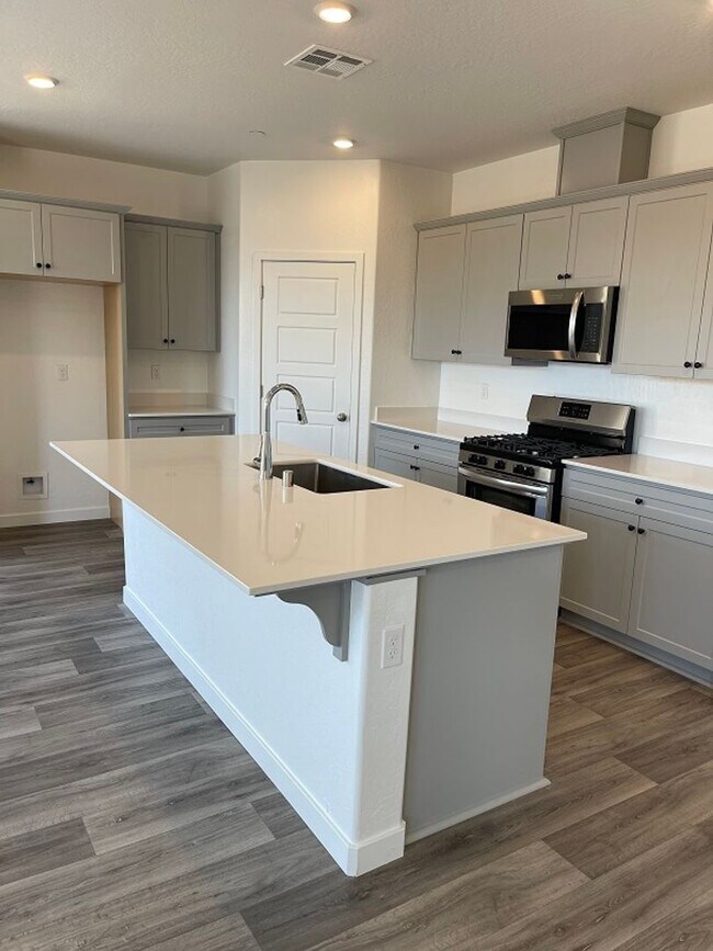 Foto del edificio - 2743 N. Vahe Ave. (Shields/Temperance) ~ H...