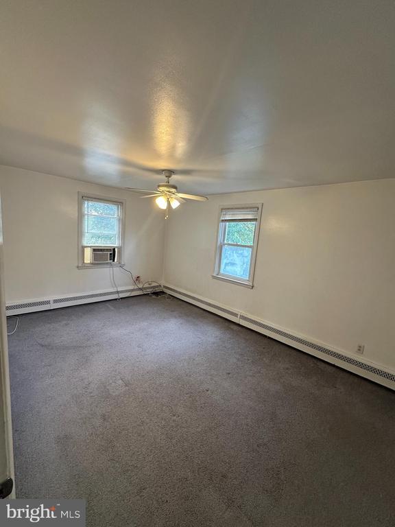 Foto principal - 5731 Reach St
