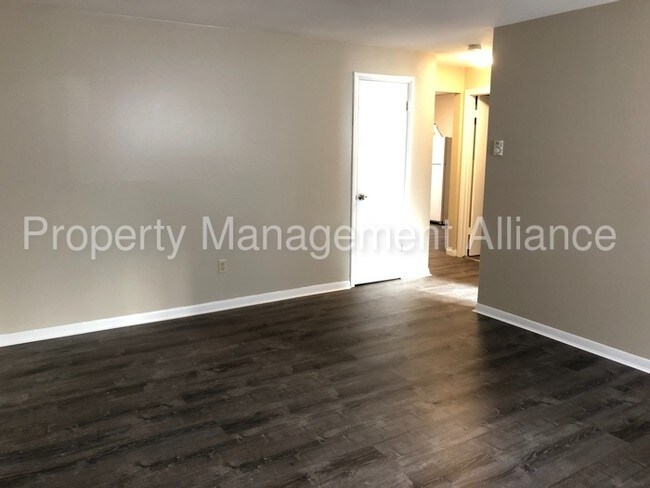 Foto del edificio - 4460 Milton Ave