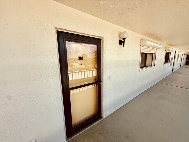Foto del edificio - 250 S Sykes Creek Pkwy