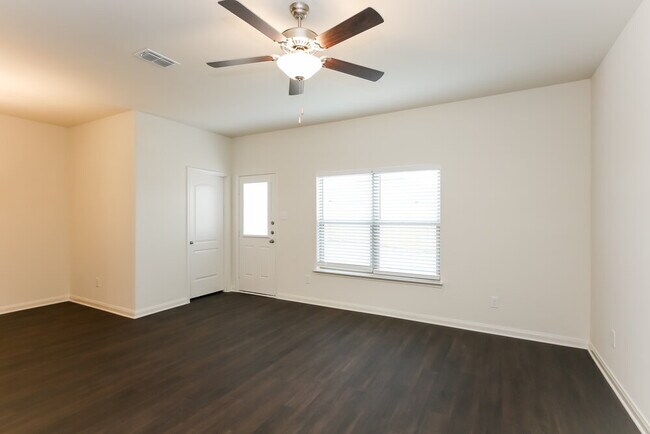 Building Photo - 14343 Shady Br Trl