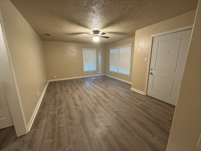 Foto del edificio - 2626 W Johnson St